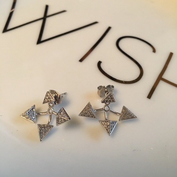 Wanderlust + Co Tri-Pyramid Silver Ear cuffs - Picture 3 of 3
